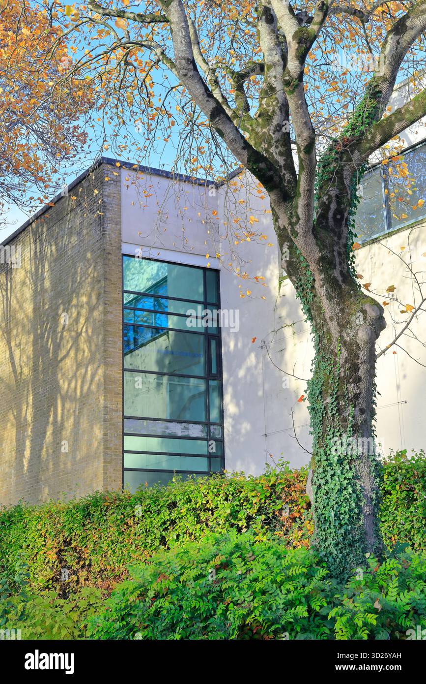 Vista laterale del Glamorgan County Cricket Building (Criced Morgannwg), Sophia Gardens, Cardiff City Centre, South Wales, Regno Unito. Autunno. Presa ottobre 2025 Foto Stock