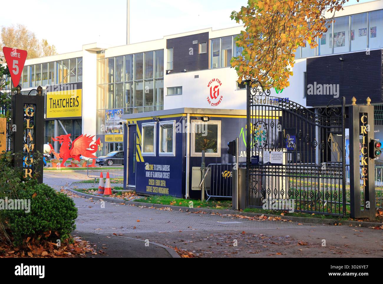 Cancello d'ingresso, Glamorgan County Cricket Ground, (Criced Morgannwg), Sophia Gardens, Cardiff City Centre, South Wales, REGNO UNITO. Autunno. Presa ottobre 2025 Foto Stock