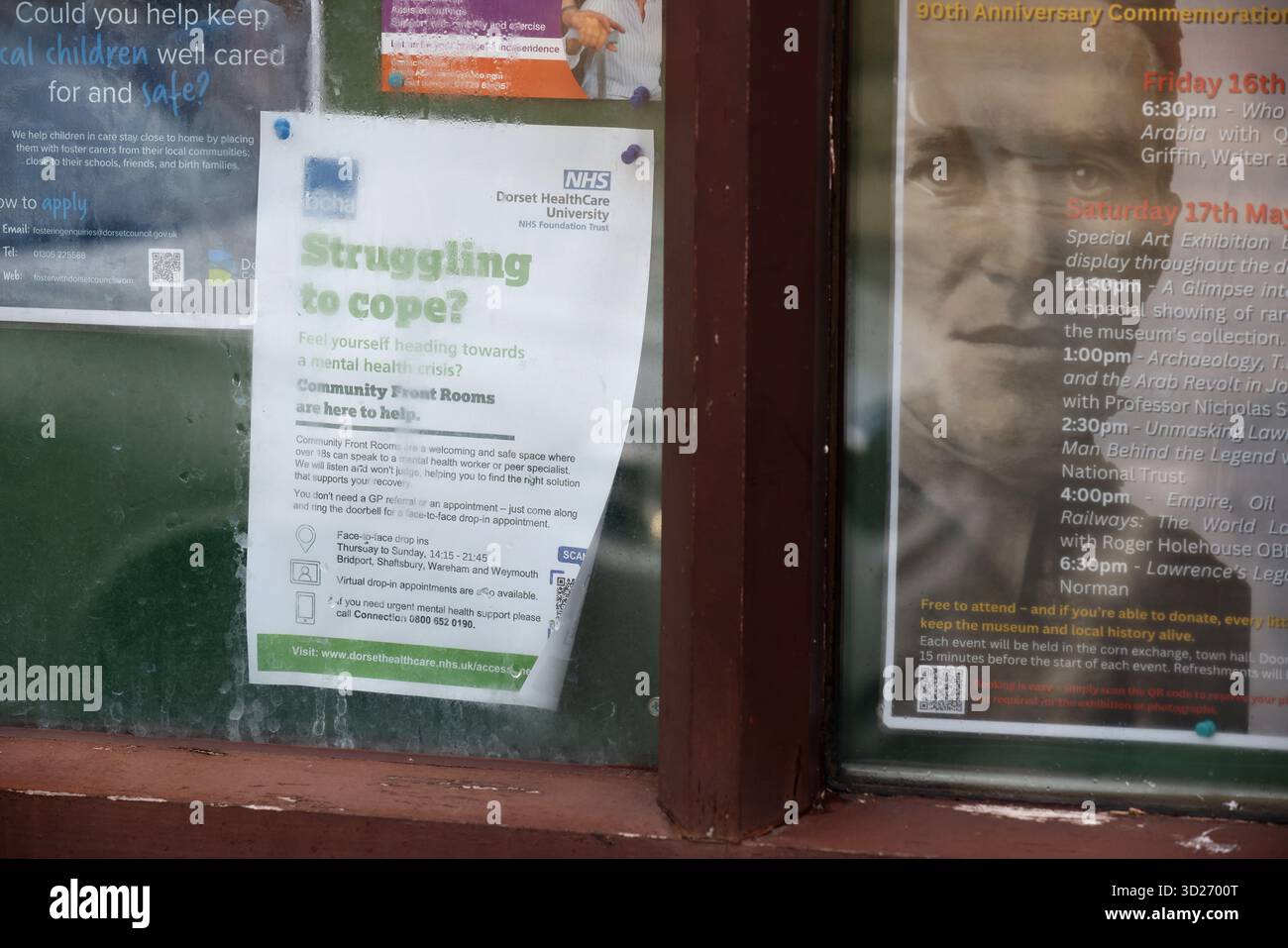 NHS Mental Health poster raffigurato su un muro a Wareham, Dorset, Regno Unito. Foto Stock