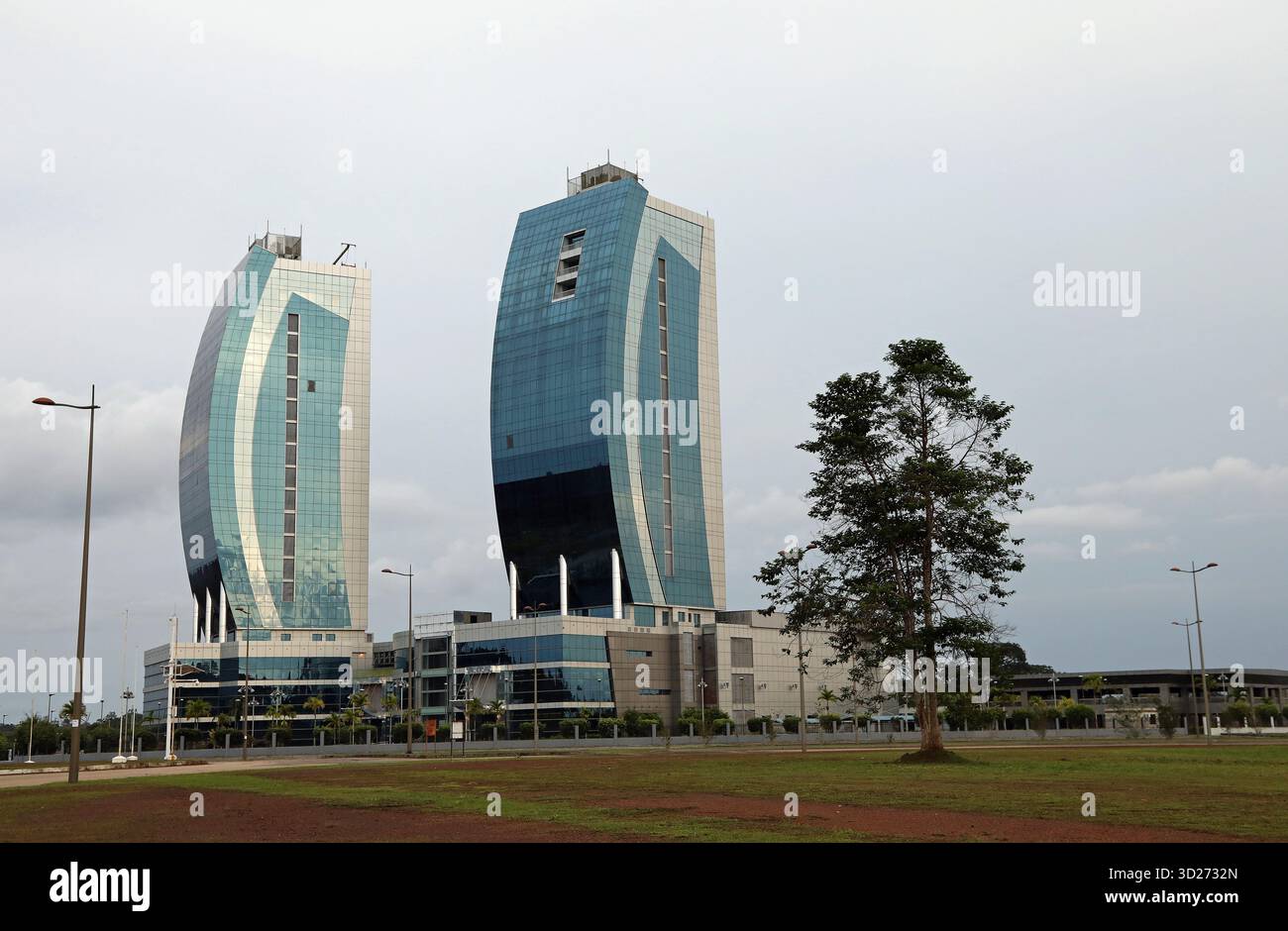 Torri di vetro nella nuova capitale nazionale di Giblo, nella Guinea Equatoriale Foto Stock