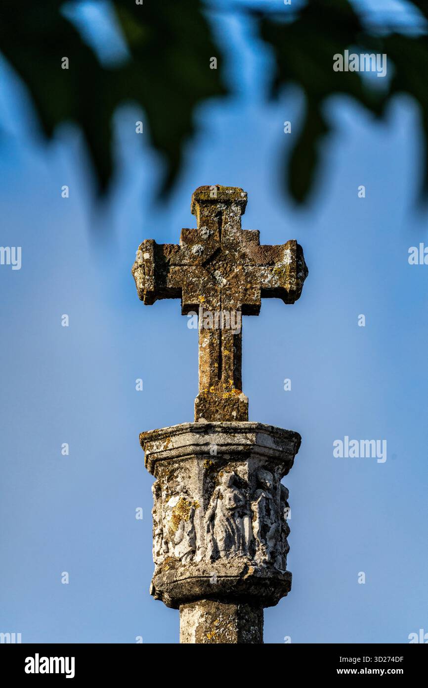 Croce di confine di origine plateresca, Santa María de Pinós, Solsónès, Patrimonio architettonico della Catalogna, Lerida, Catalogna, Spagna. Foto Stock