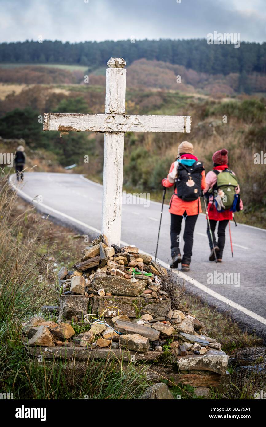 Croce di pellegrinaggio di Santiago, Manjarín, comune di Santa Colomba de Somoza, Castiglia e León, Spagna. Foto Stock