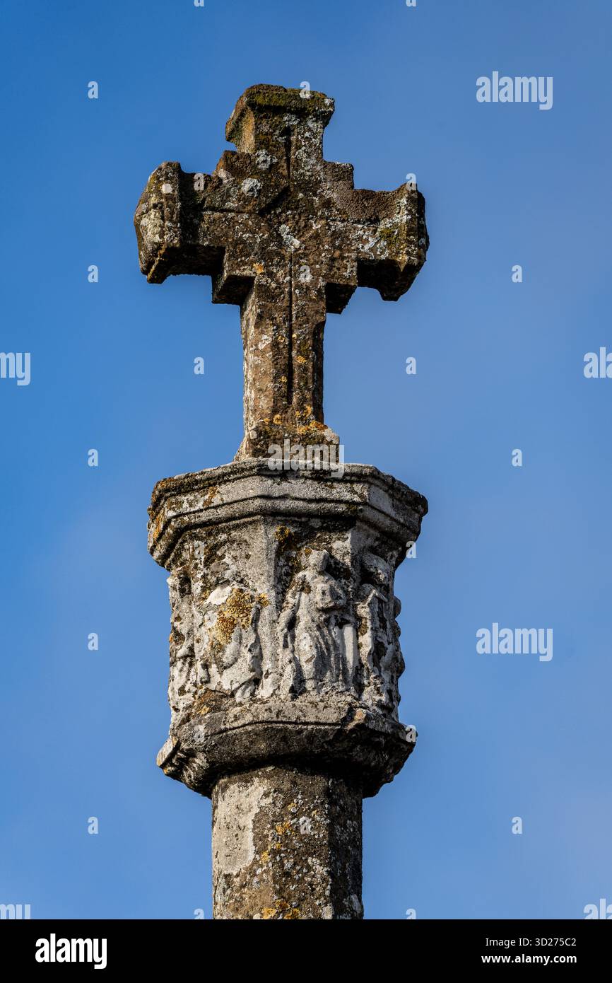 Croce di confine di origine plateresca, Santa María de Pinós, Solsónès, Patrimonio architettonico della Catalogna, Lerida, Catalogna, Spagna. Foto Stock