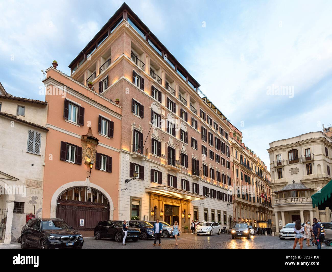 L'Hotel Hassler visto dalla strada di Roma, Italia Foto Stock
