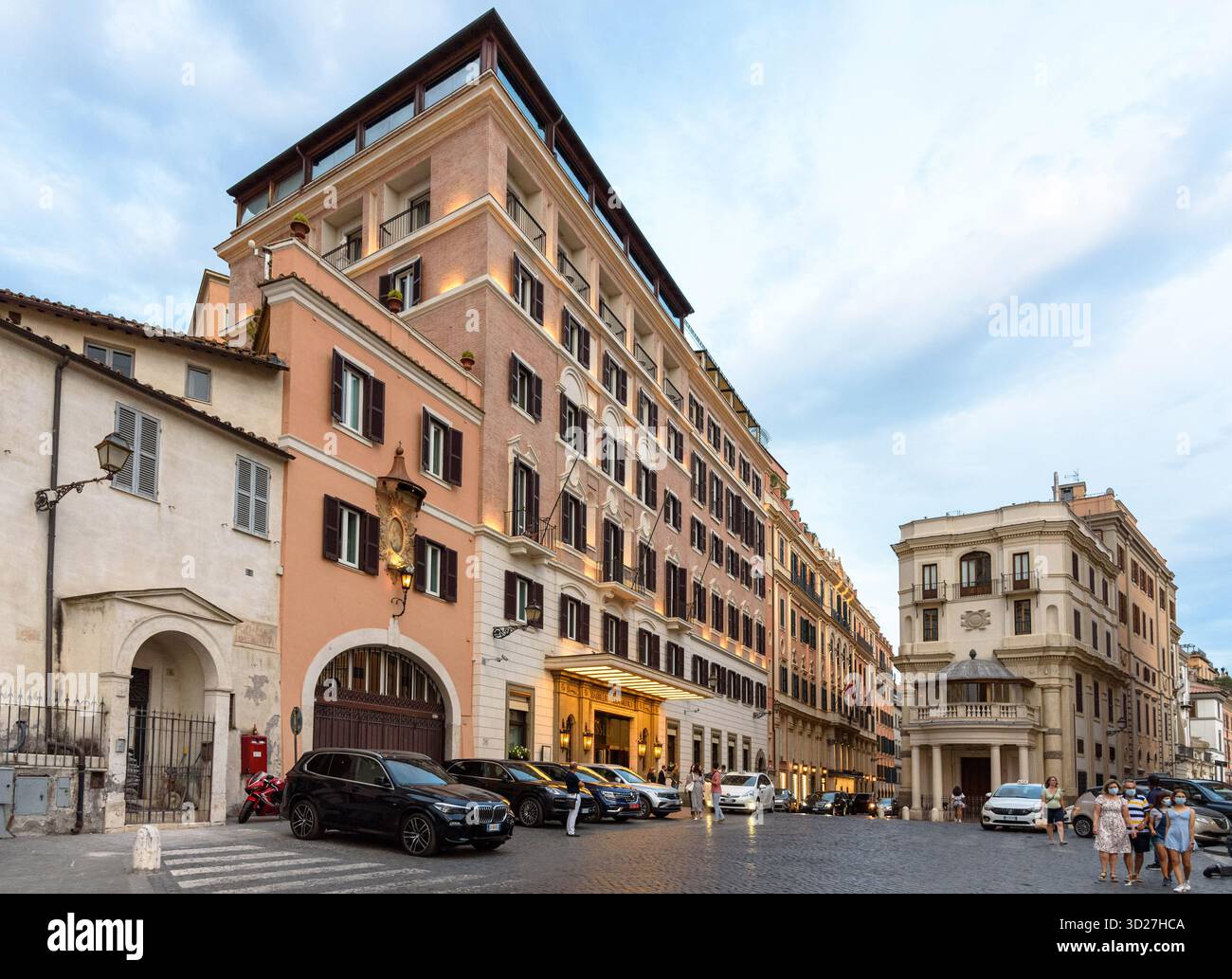 L'Hotel Hassler visto dalla strada di Roma, Italia Foto Stock