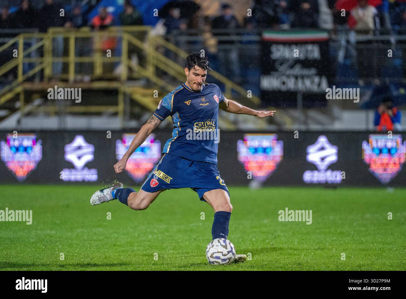Latina, Italia. 30 ottobre 2025. Coppa Italia di serie C tra Latina calcio e Perugia allo Stadio Domenico Francioni il 30 ottobre 2025 a Latina. Durante Latina vs Perugia, partita di serie C a Latina, Italia, ottobre 30 2025 Credit: Independent Photo Agency/Alamy Live News Foto Stock
