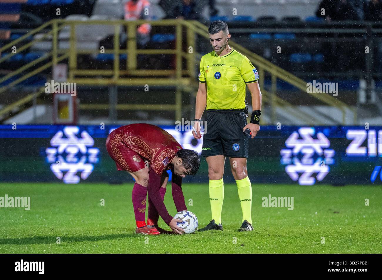 Latina, Italia. 30 ottobre 2025. Coppa Italia di serie C tra Latina calcio e Perugia allo Stadio Domenico Francioni il 30 ottobre 2025 a Latina. Durante Latina vs Perugia, partita di serie C a Latina, Italia, ottobre 30 2025 Credit: Independent Photo Agency/Alamy Live News Foto Stock