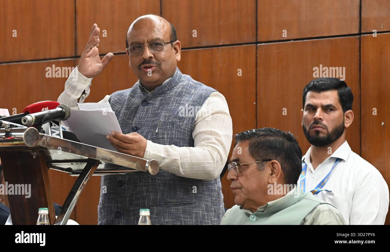 NUOVA DELHI, INDIA - OTTOBRE 30: Relatore dell'Assemblea legislativa di Delhi Vijender Gupta, parla durante la mostra su Sardar Vallabhbhai Patel in occasione del suo 150 ° anniversario di nascita presso la sede dell'Assemblea di Delhi, l'Antica Segreteria il 30 ottobre 2025 a nuova Delhi, India. Foto di Sonu Mehta/Hindustan Times Exhibition a Sardar Vallabhbhai Patel presso la sede dell'Assemblea di Delhi Foto Stock