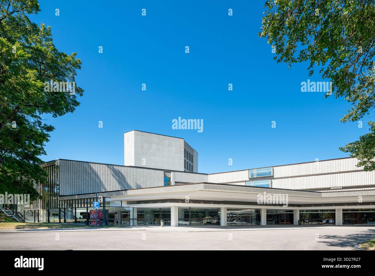Helsinki City Theatre (1967) dell'architetto modernista Timo Penttilä. Helsinki City Theater Helsingin Kaupunginteatteri Helsingfors stadsteater Foto Stock
