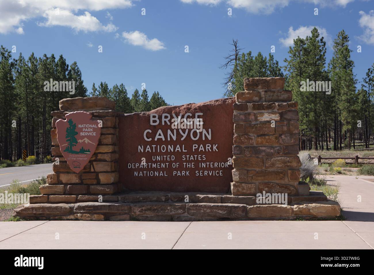 Insegna del Bryce Canyon National Park all'ingresso della famosa destinazione dello Utah Foto Stock
