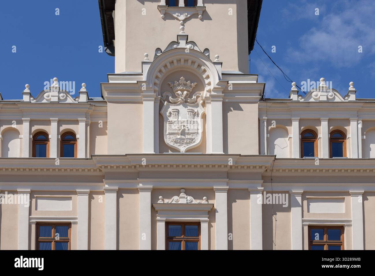 Jaroslaw, Polonia - 26 aprile 2025: Facciata decorativa del Municipio, edificio amministrativo in stile neorinascimentale situato nella Piazza del mercato. Foto Stock