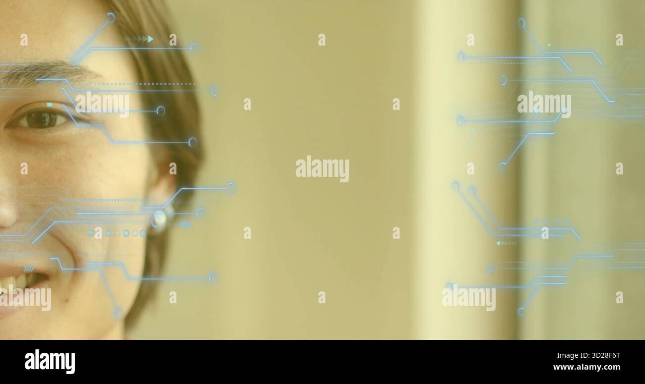 Uomo asiatico sorridente che mostra grafici di circuiti digitali blu su pareti divisorie beige, spazio di copia Foto Stock