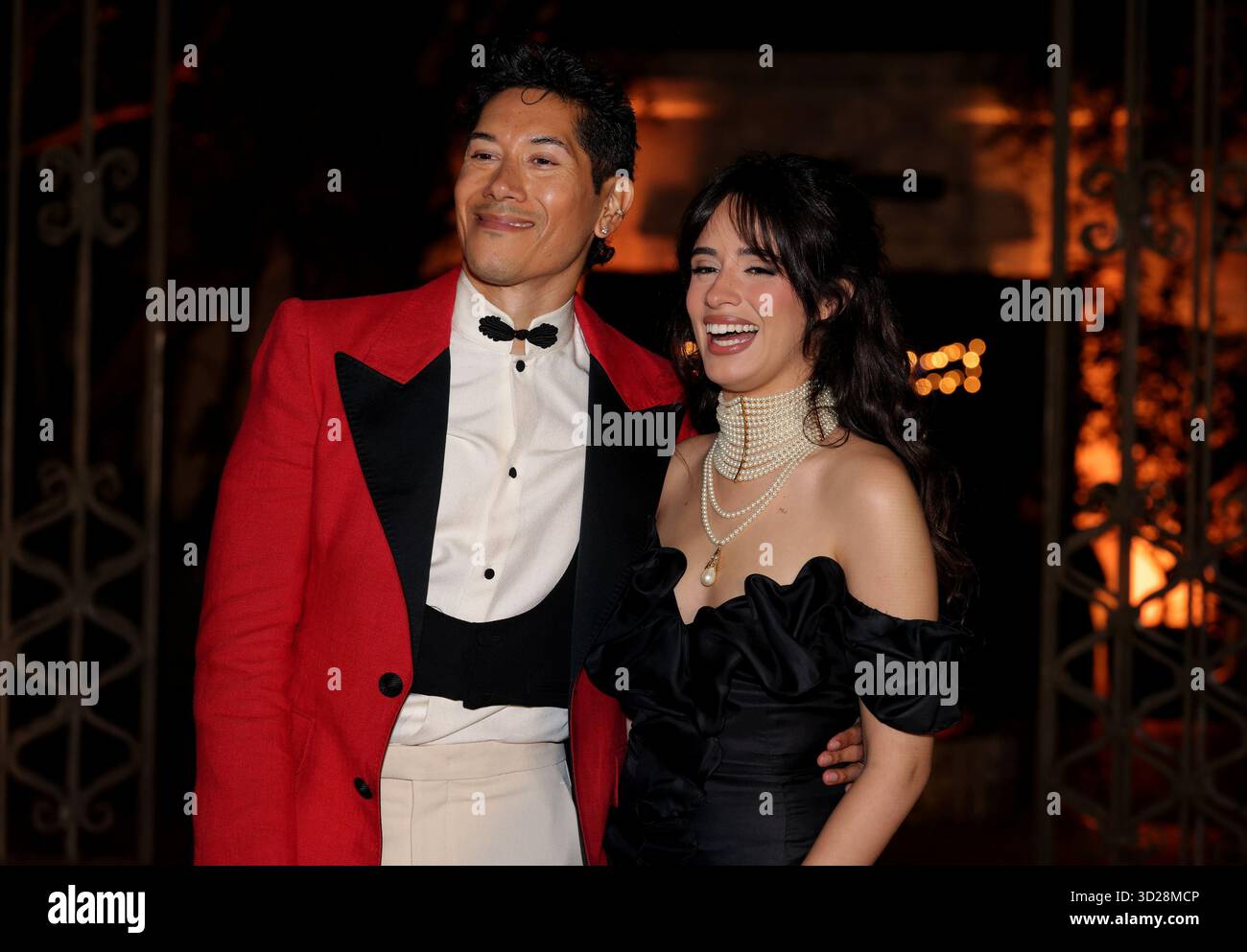 Los Angeles, Stati Uniti. 30 ottobre 2025. Carlos Eric Lopez e Camila Cabello partecipano al galà dia De Muertos 2025 presentato da Lexus, Tequila Don Julio, Nike, DNERO, Calamigos Ranch e Maremoto al Los Angeles'Angeles? River'Center' & Gardens a Los Angeles giovedì 30 ottobre 2025. Foto di Greg Grudt/UPI credito: UPI/Alamy Live News Foto Stock