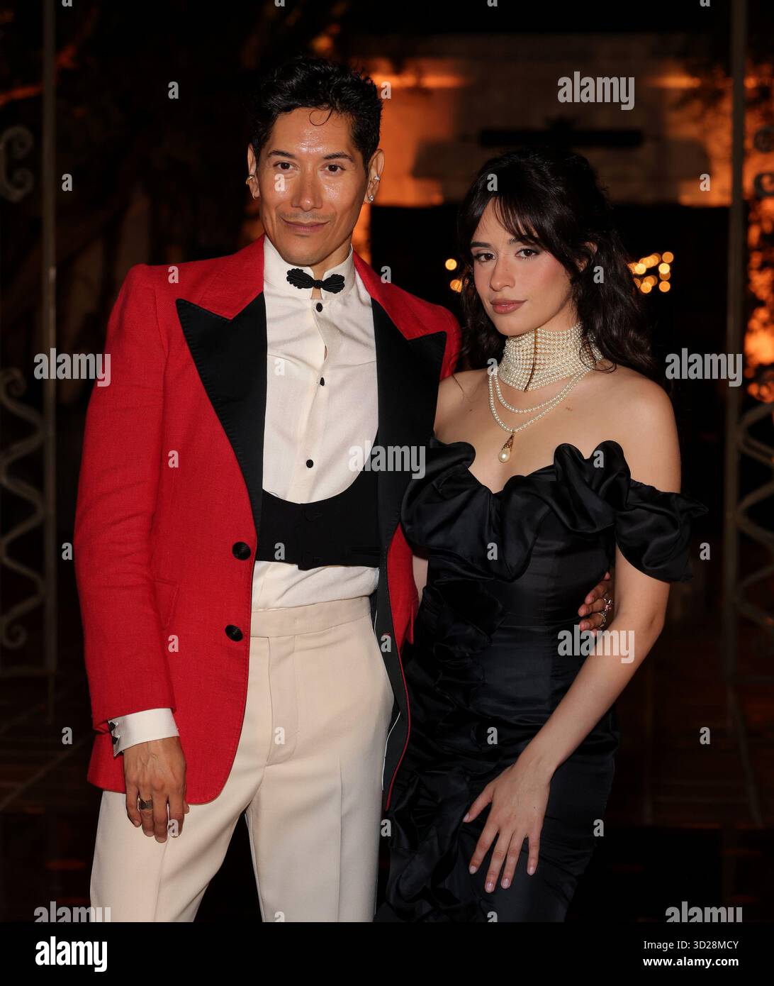 Los Angeles, Stati Uniti. 30 ottobre 2025. Carlos Eric Lopez e Camila Cabello partecipano al galà dia De Muertos 2025 presentato da Lexus, Tequila Don Julio, Nike, DNERO, Calamigos Ranch e Maremoto al Los Angeles'Angeles? River'Center' & Gardens a Los Angeles giovedì 30 ottobre 2025. Foto di Greg Grudt/UPI credito: UPI/Alamy Live News Foto Stock