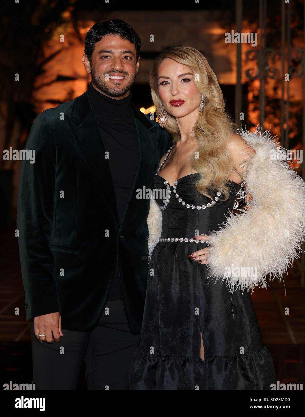 Los Angeles, Stati Uniti. 30 ottobre 2025. Carlos Vela e Saioa Cañibano partecipano al galà dia De Muertos 2025 presentato da Lexus, Tequila Don Julio, Nike, DNERO, Calamigos Ranch e Maremoto al Los Angeles'Angeles? River'Center' & Gardens a Los Angeles giovedì 30 ottobre 2025. Foto di Greg Grudt/UPI credito: UPI/Alamy Live News Foto Stock