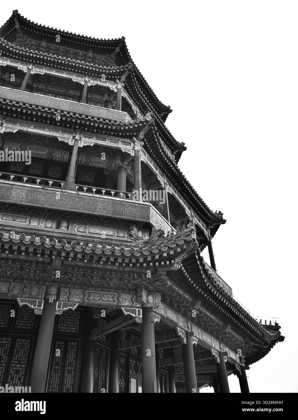 Architettura ornata del Palazzo d'Estate, complesso di giardini e palazzi imperiali cinesi e sito patrimonio dell'umanità dell'UNESCO a Pechino, Cina, il 20 aprile Foto Stock