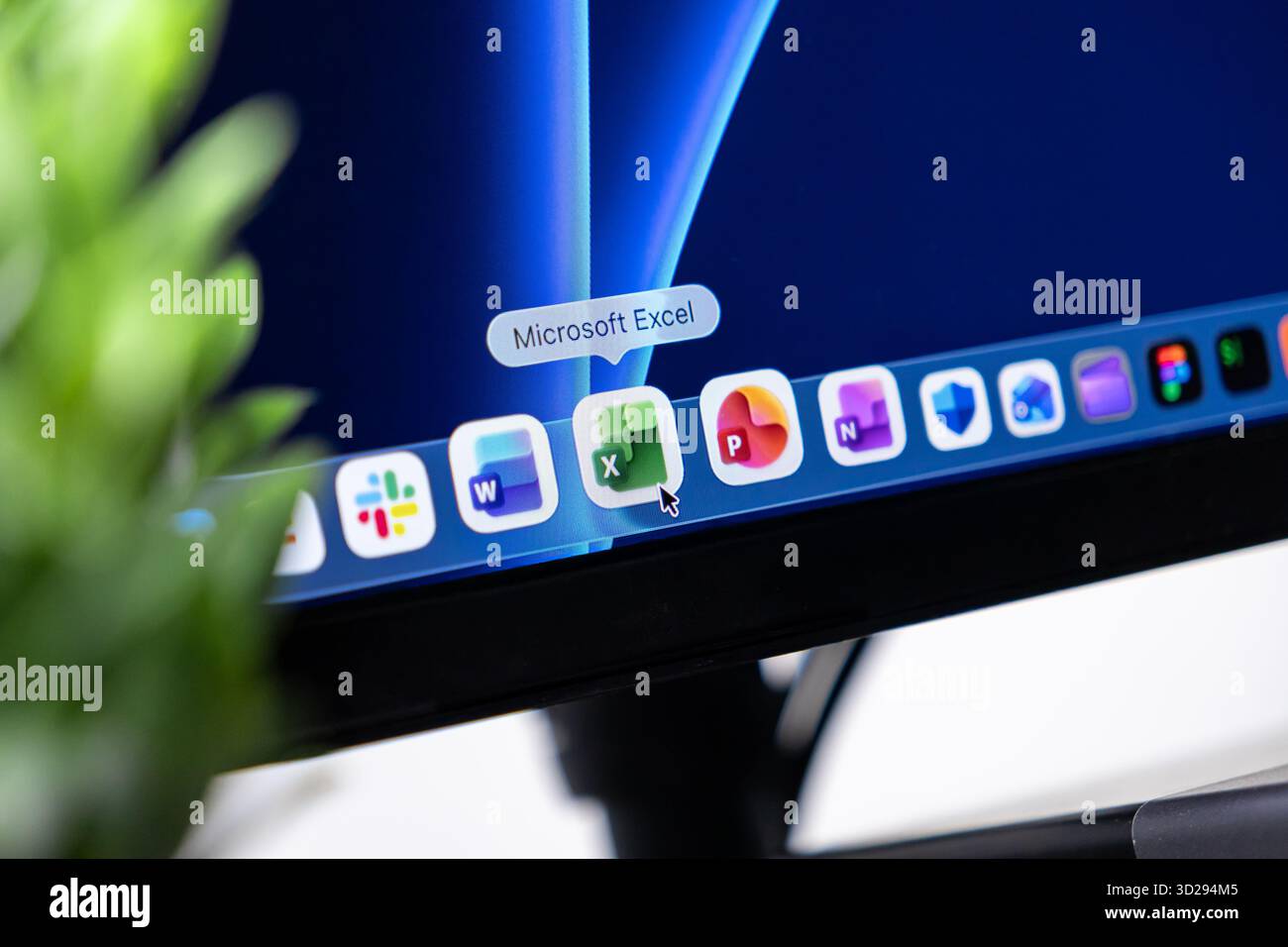 Poznan, Polonia - 16 ottobre 2025: Microsoft Excel su schermo, che fornisce funzionalità di base per i fogli di calcolo per l'organizzazione dei dati, l'analisi e l'attività Foto Stock
