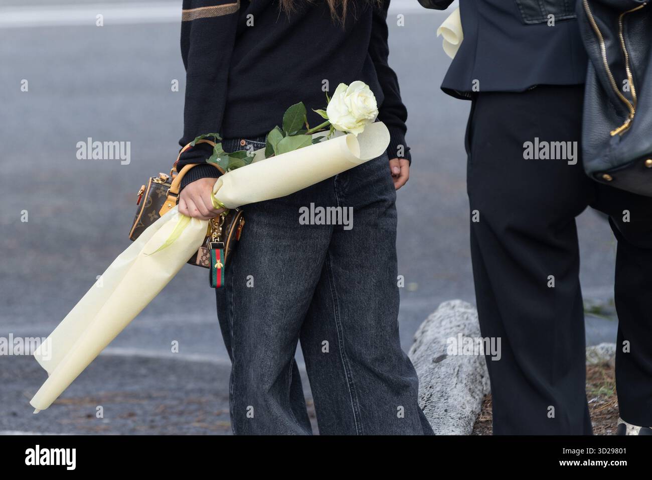 Roma, Italia. 31 ottobre 2025. Funerale di Beatrice Bellucci, la giovane donna morta in un incidente d'auto venerdì 28 ottobre, nella Basilica dei Santi Pietro e Paolo nel quartiere EUR di Roma. Credito: Agenzia fotografica indipendente/Alamy Live News Foto Stock