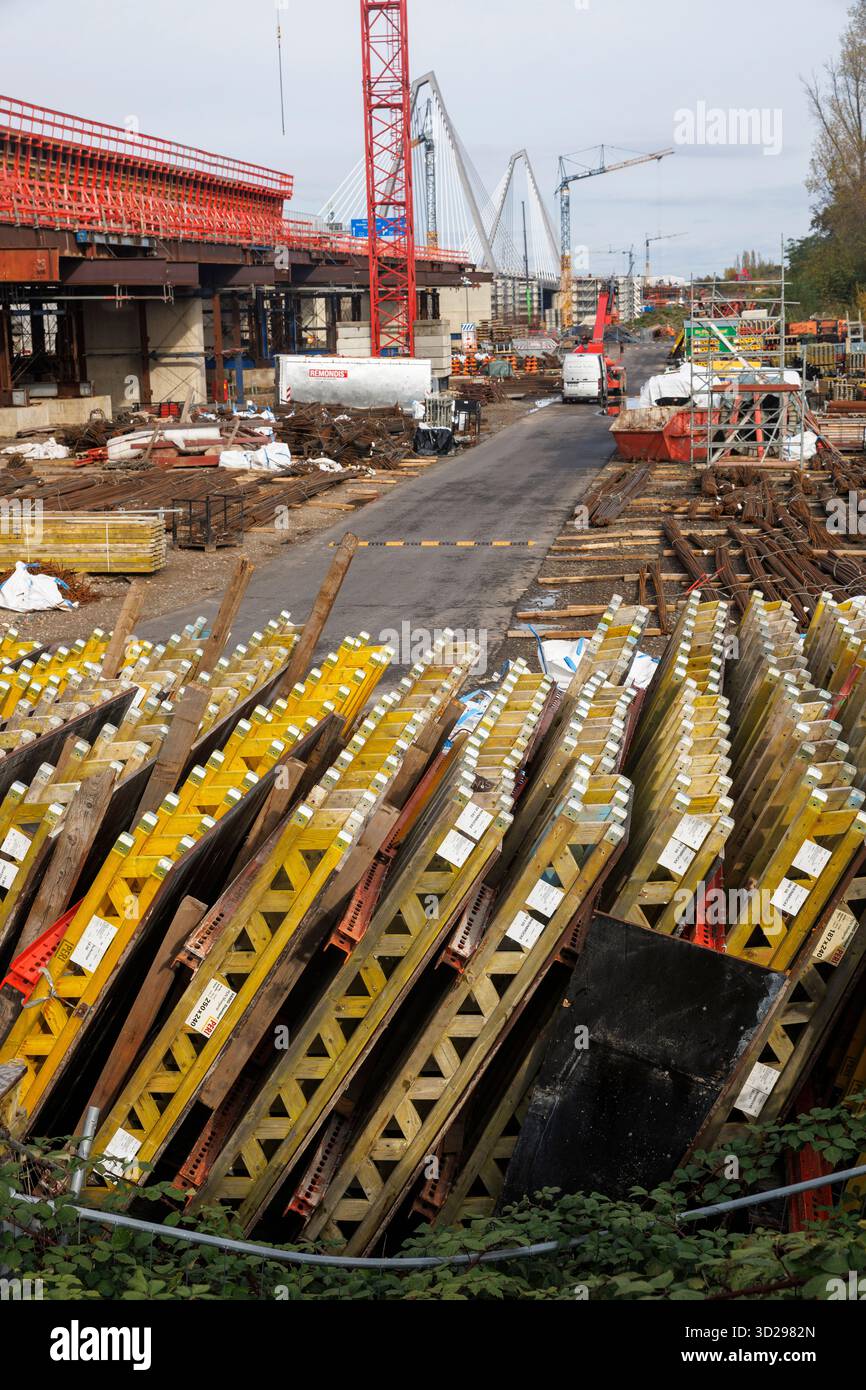 Cantiere della seconda parte del nuovo ponte fluviale sul Reno dell'autostrada A1 tra Colonia e Leverkusen, cassaforma Peri Vario Standard ele Foto Stock