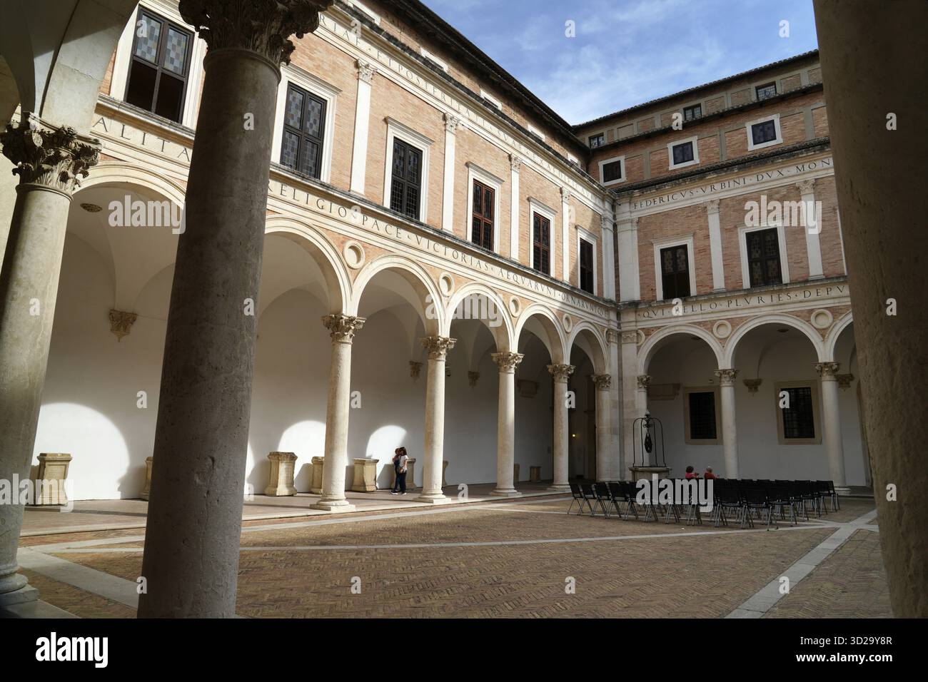 Cortile di Palazzo Ducale, Galleria Nazionale delle Marche, Galleria Nazionale delle Marche, Urbino, Provincia di Pesaro e Urbino, Marche, Italia Foto Stock