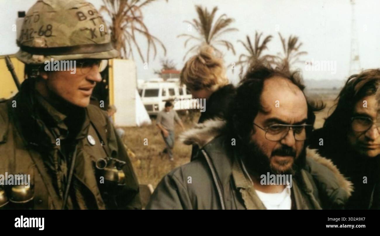 STANLEY KUBRICK e MATTHEW MODINE in LA GIACCA FULL METAL DI STANLEY KUBRICK (1987) - titolo originale: GIACCA FULL METAL -, diretto da STANLEY KUBRICK. Crediti: WARNER BROTHERS / album Foto Stock