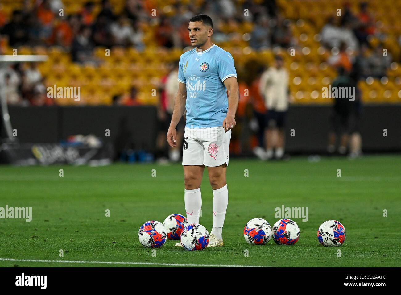 31 ottobre 2025; Suncorp Stadium, Brisbane, Queensland, Australia: A League Football, Brisbane Roar contro Melbourne City; Andrew Nabbout di Melbourne City durante il riscaldamento Foto Stock