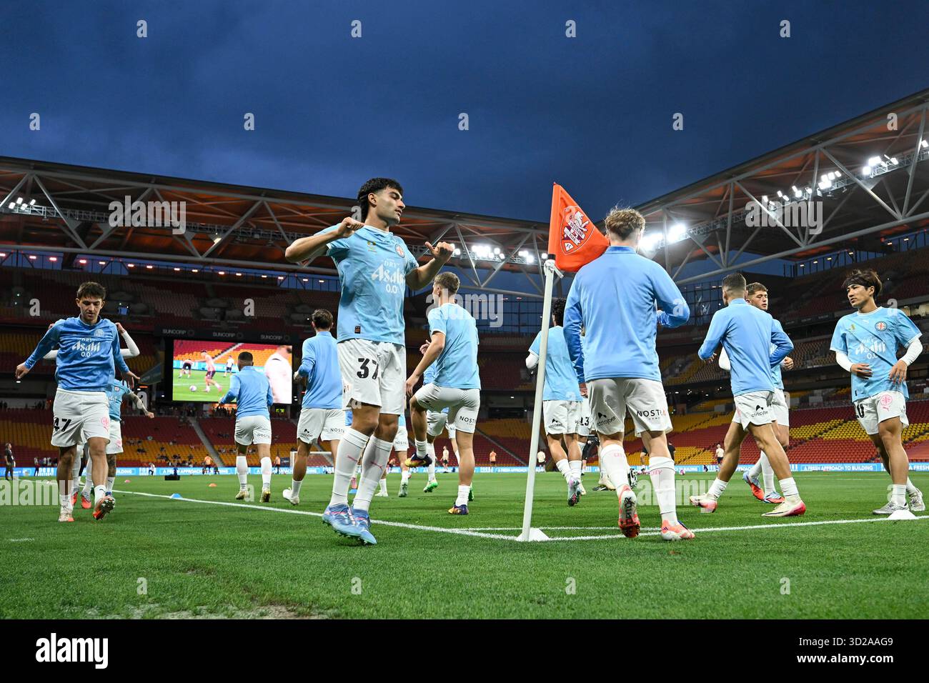 31 ottobre 2025; Suncorp Stadium, Brisbane, Queensland, Australia: A League Football, Brisbane Roar contro Melbourne City; Melbourne warm up prima del calcio d'inizio Foto Stock