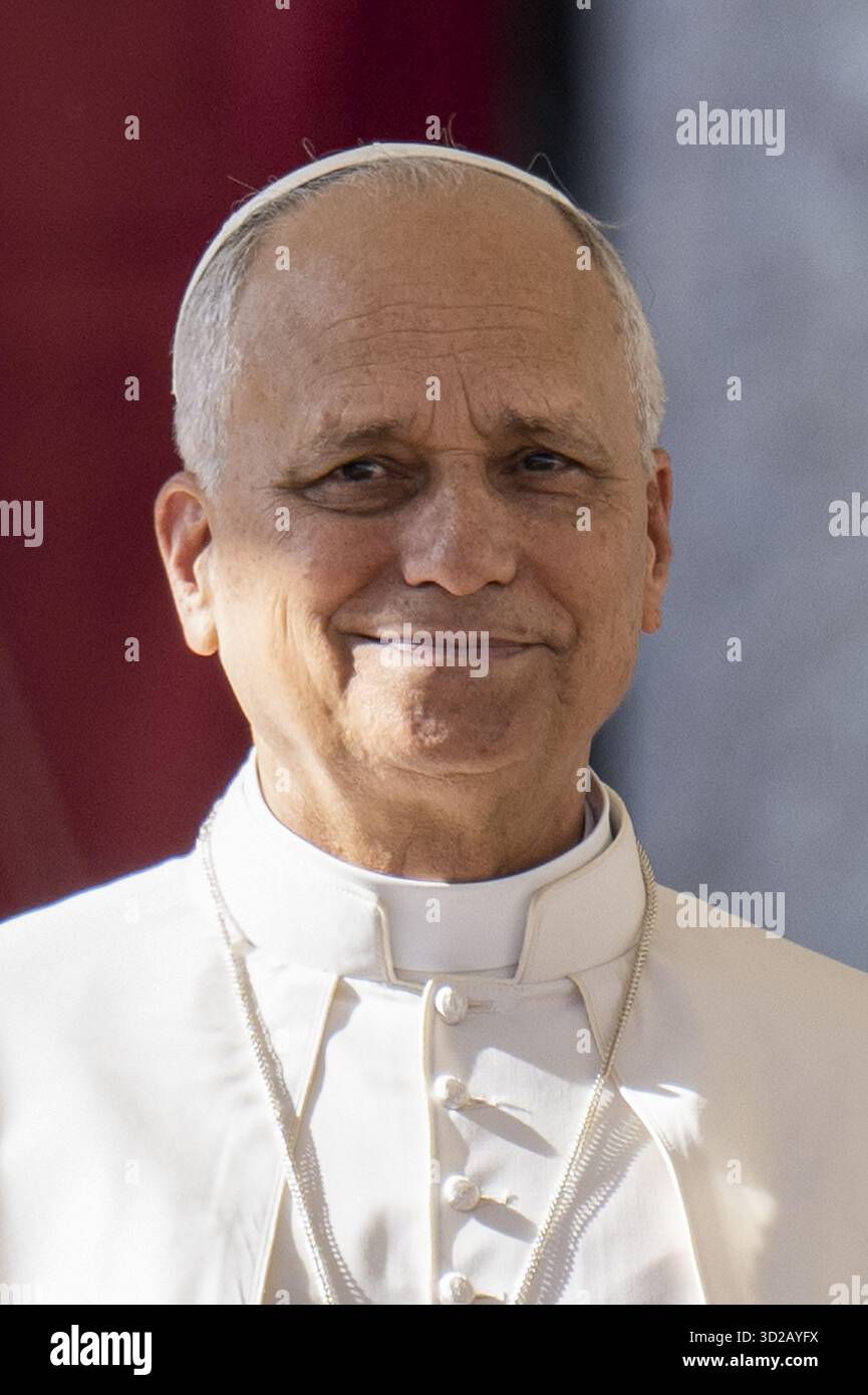 Vaticano, Vaticano. 31 ottobre 2025. **NO LIBRI** Italia, Roma, Vaticano 2025/10/31 Papa Leone XIV durante l'udienza con gli educatori nell'ambito del Giubileo per il mondo dell'Educazione in Piazza San Pietro in Vaticano Fotografia di ALESSIA GIULIANI / Catholic Press Photo Credit: Independent Photo Agency / Alamy Live News Foto Stock