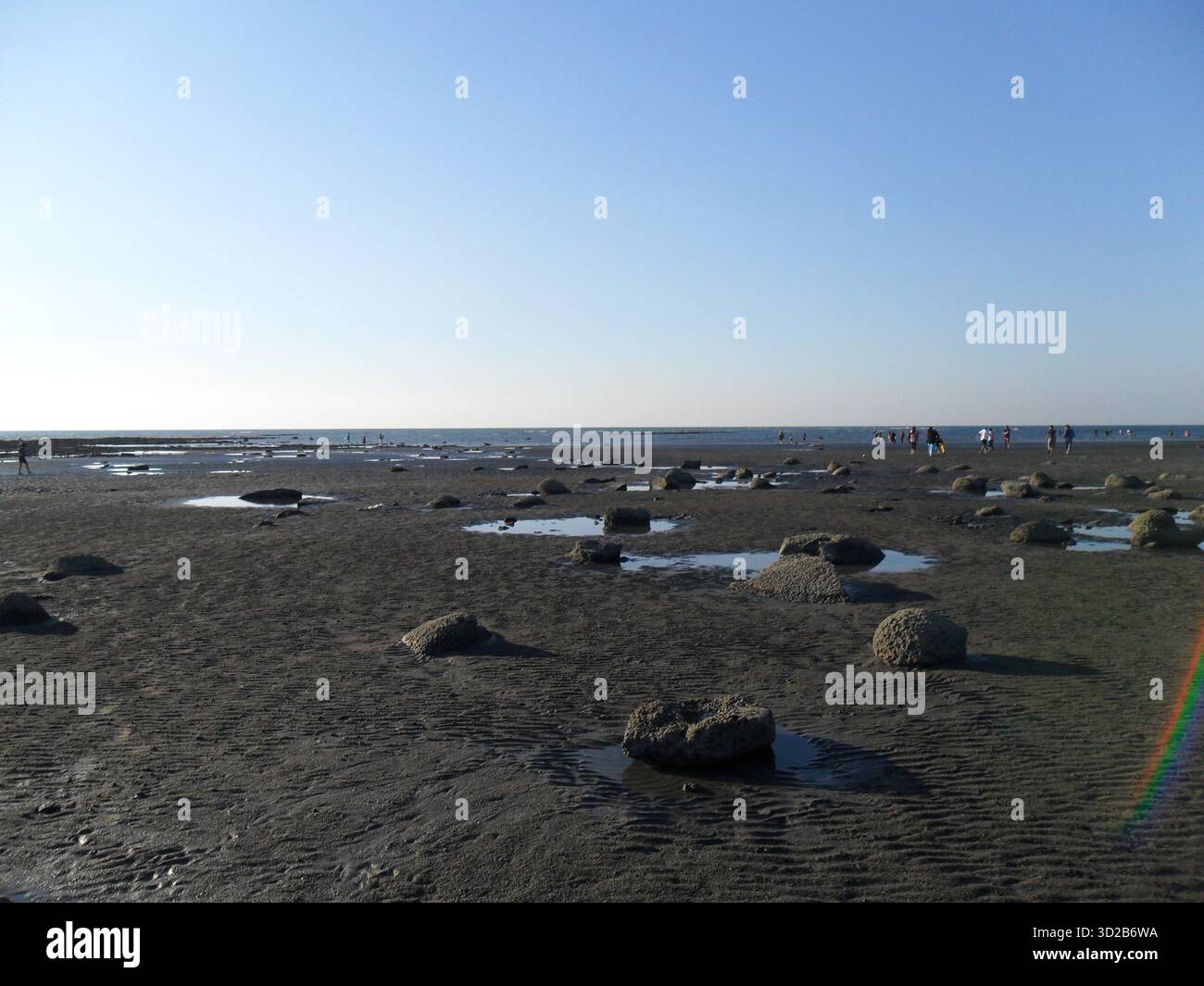 Pietre di corallo sulla spiaggia di mare a Saint Martin's Island - Tesoro naturale dell'unico paradiso corallino del Bangladesh Foto Stock