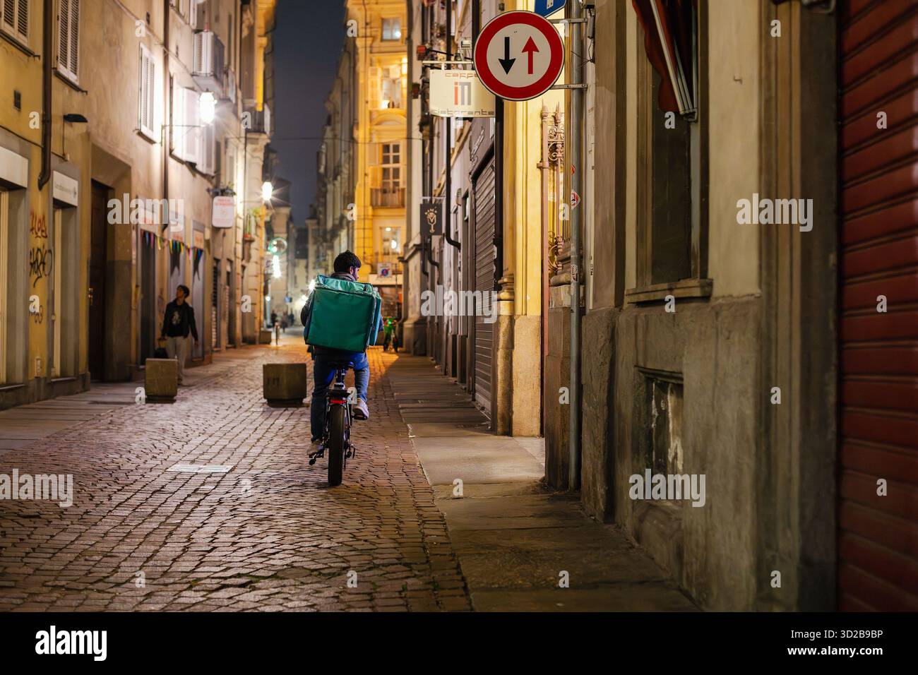 Scena notturna di strada a Torino, Italia. Foto Stock