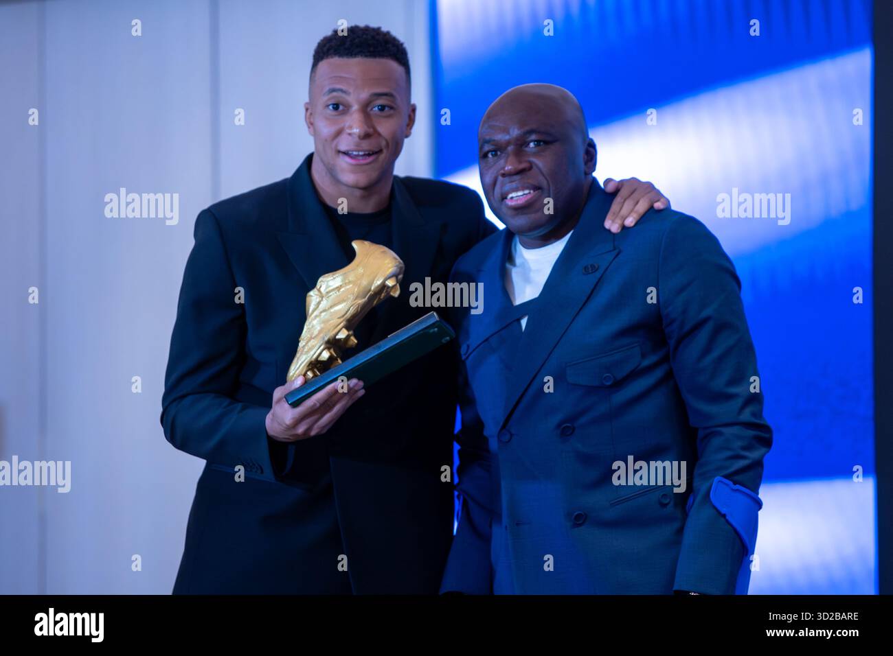 Madrid, Spagna. 31 ottobre 2025. Presentazione del Golden Boot per la stagione 2024-2025 a Kylian Mbappé nella tribuna presidenziale dello stadio Santiago Bernabéu. Crediti: D. Canales Carvajal/Alamy Live News Foto Stock