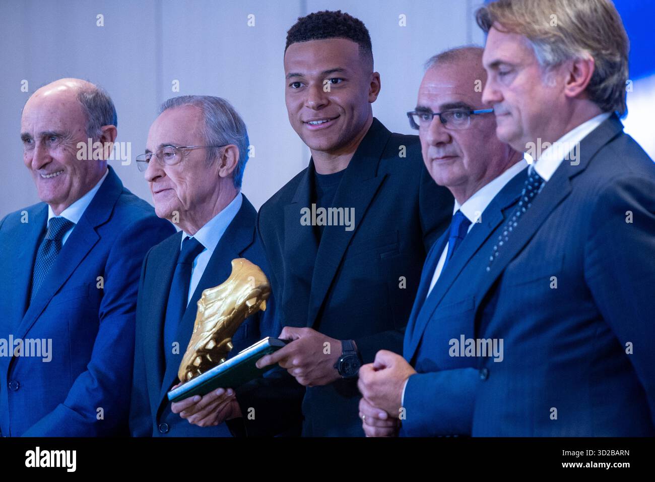 Madrid, Spagna. 31 ottobre 2025. Presentazione del Golden Boot per la stagione 2024-2025 a Kylian Mbappé nella tribuna presidenziale dello stadio Santiago Bernabéu. Crediti: D. Canales Carvajal/Alamy Live News Foto Stock