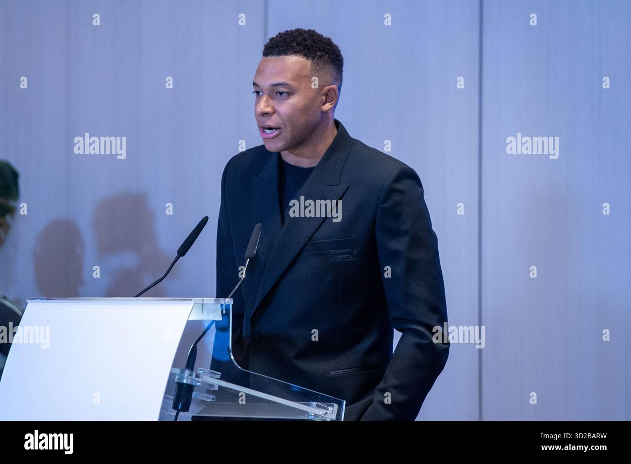 Madrid, Spagna. 31 ottobre 2025. Presentazione del Golden Boot per la stagione 2024-2025 a Kylian Mbappé nella tribuna presidenziale dello stadio Santiago Bernabéu. Crediti: D. Canales Carvajal/Alamy Live News Foto Stock