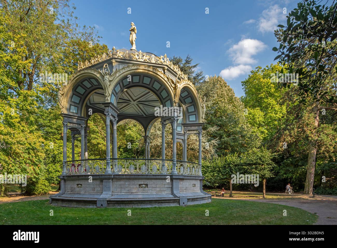 1885 chiosco in ghisa, padiglione musicale dell'architetto Charles Van Rysselberghe al Citadelpark, parco cittadino di Gand, Fiandre Orientali, Belgio Foto Stock