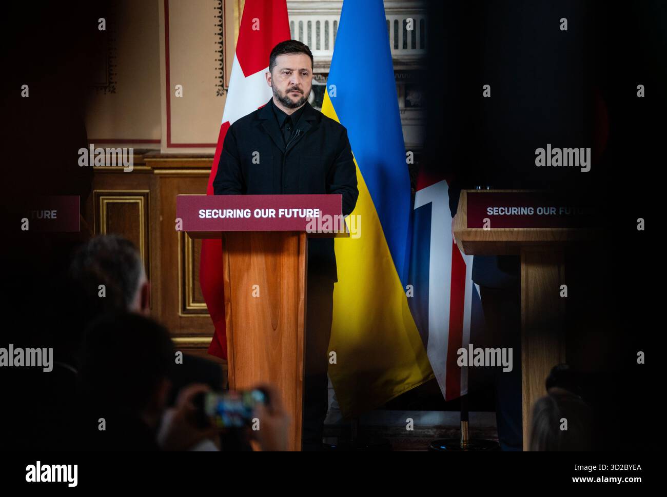 Londra, Regno Unito, 24 ottobre 2025. Il presidente ucraino Volodymyr Zelenskyy durante una conferenza stampa dopo un incontro con la Coalizione dei volenterosi sulla situazione in Ucraina. Bart Maat/Alamy Live News netherlands Out - belgio Out Foto Stock