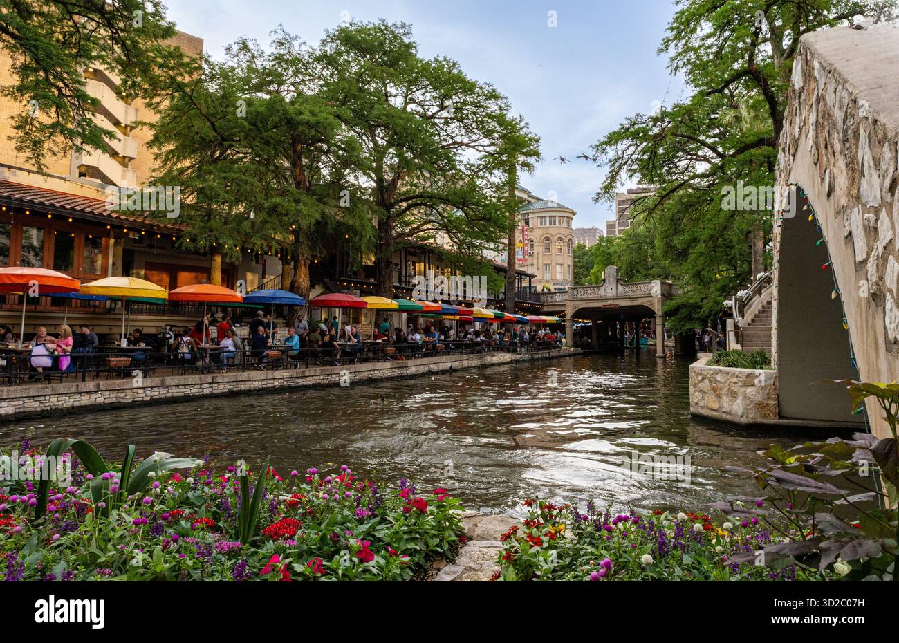 Lungofiume di San Antonio durante il giorno Foto Stock
