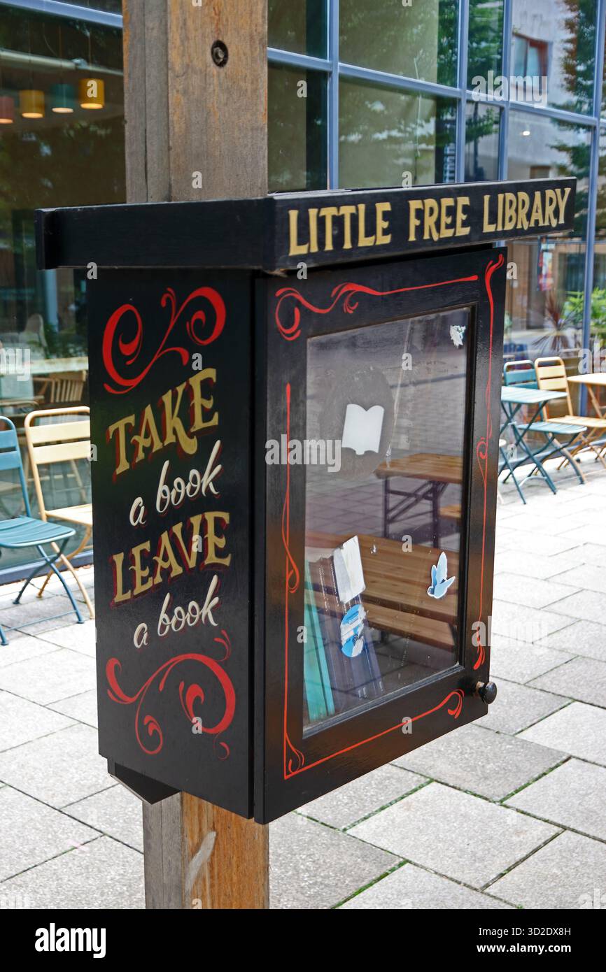 Little Free Library, Leeds Dock, Leeds Foto Stock