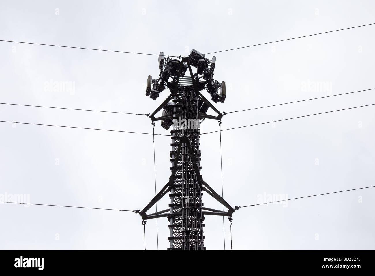 Antenne, segnali e reti mobili con messa a fuoco selettiva c'è spazio per il testo. Foto Stock