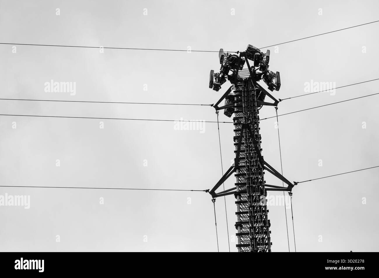 Antenne, segnali e reti mobili con messa a fuoco selettiva c'è spazio per il testo. Foto Stock