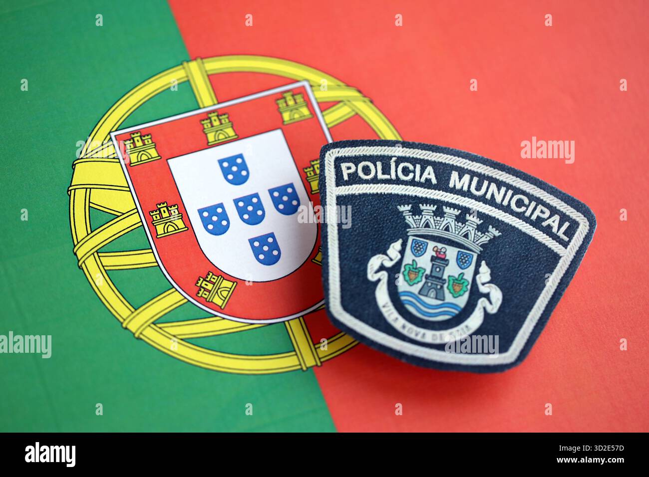 KIEV, UCRAINA - 6 SETTEMBRE 2025 Portogallo polizia municipale patch sulla bandiera nazionale primo piano Foto Stock