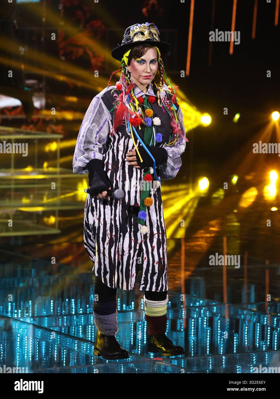 Roma, Italia. 31 ottobre 2025. Roma, studi Rai ex caro, programma televisivo "tale e quale Show". Nella foto Carmen di Pietro imita Boy George. Credito: Agenzia fotografica indipendente/Alamy Live News Foto Stock