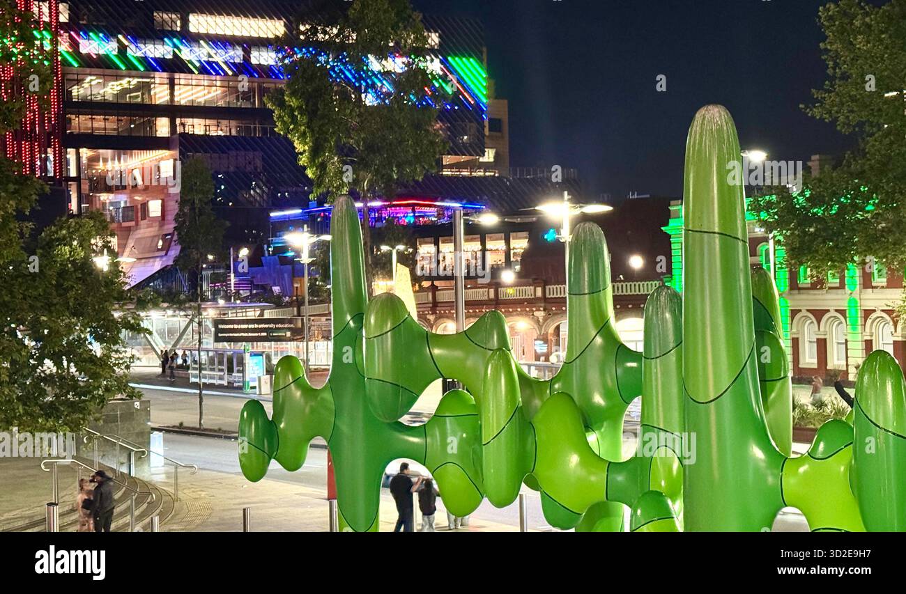 Cactus gigante, fai crescere il tuo, scultura di James Angus Forrest Place Perth Western Australia - Immagine stock catturata con smartphone