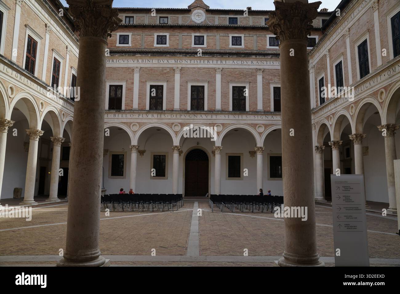 Cortile di Palazzo Ducale, Galleria Nazionale delle Marche, Galleria Nazionale delle Marche, Urbino, Provincia di Pesaro e Urbino, Marche, Italia Foto Stock