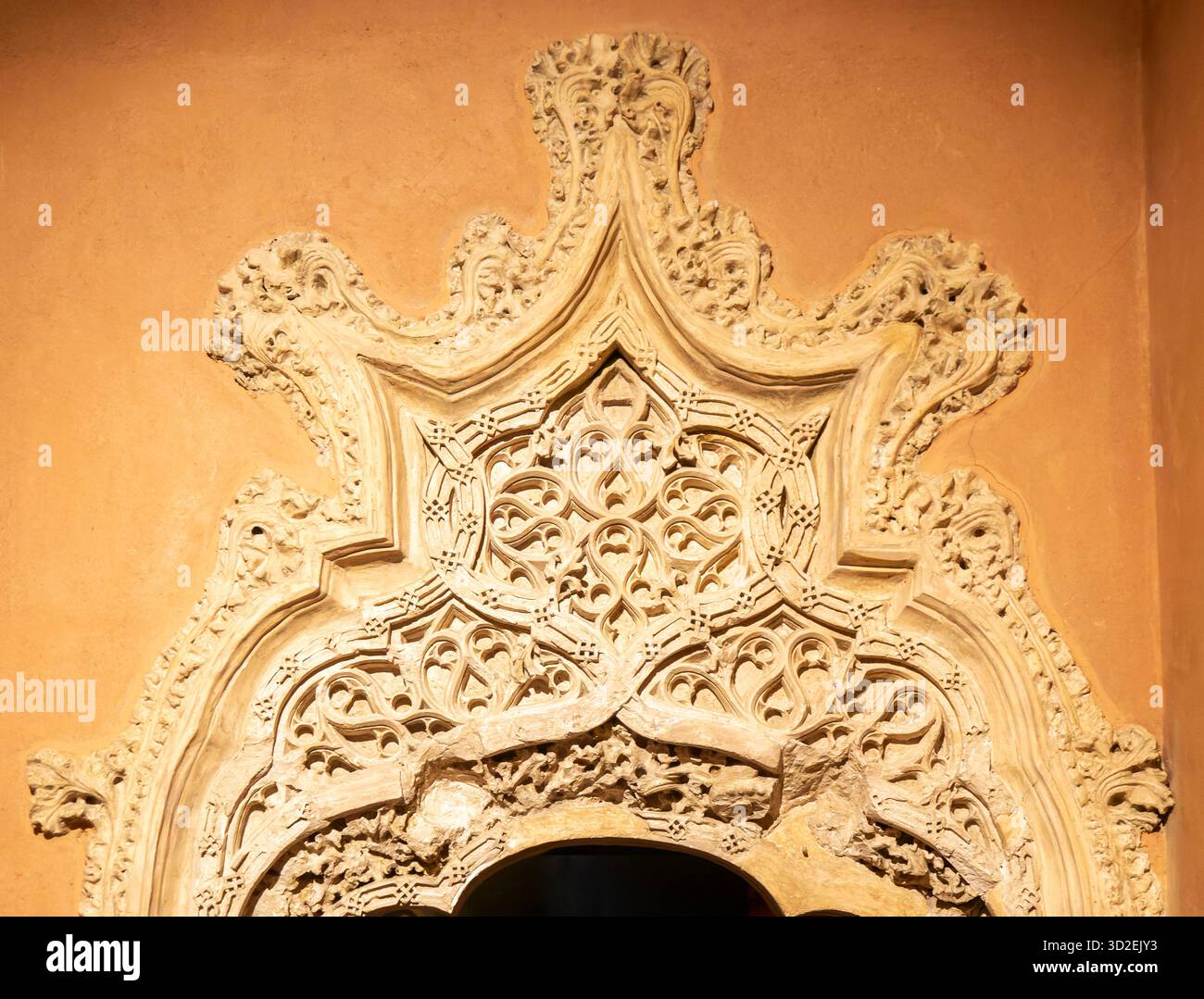 Dettagli ornati della porta nella sala del Trono dal tempo dei monarchi cattolici, Palazzo Aljafería, Saragozza, Aragona, Spagna, Europa Foto Stock