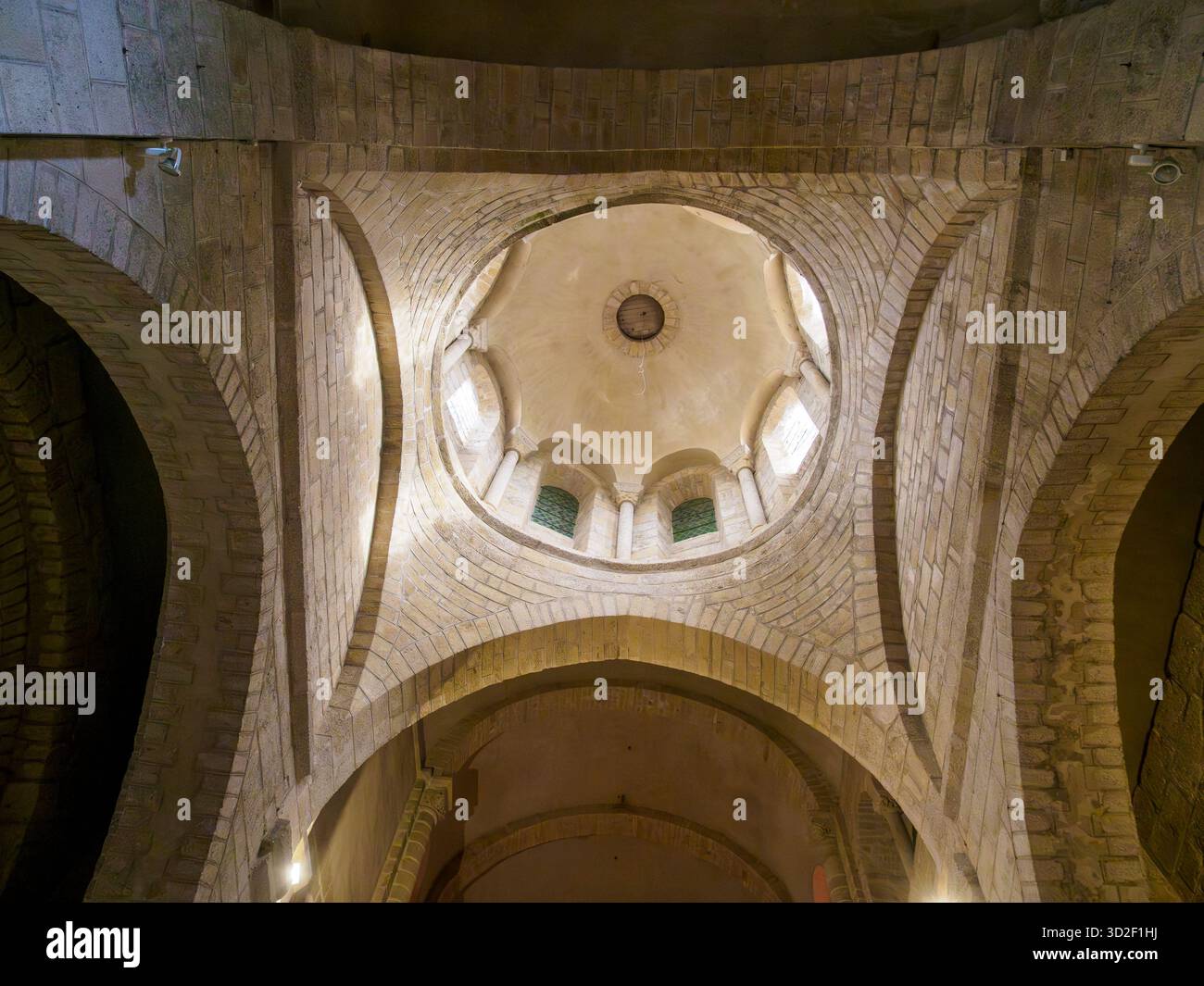 Collegiata di Saint-Léonard, Saint-Léonard de Noblat, Haute-Vienne, Nouvelle-Aquitaine. cupola su pensile Foto Stock