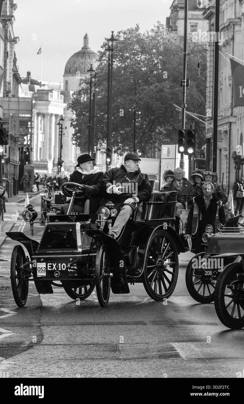 Spettacolo automobilistico St James 2025 al Pall Mall Westminster Londra Regno Unito Foto Stock