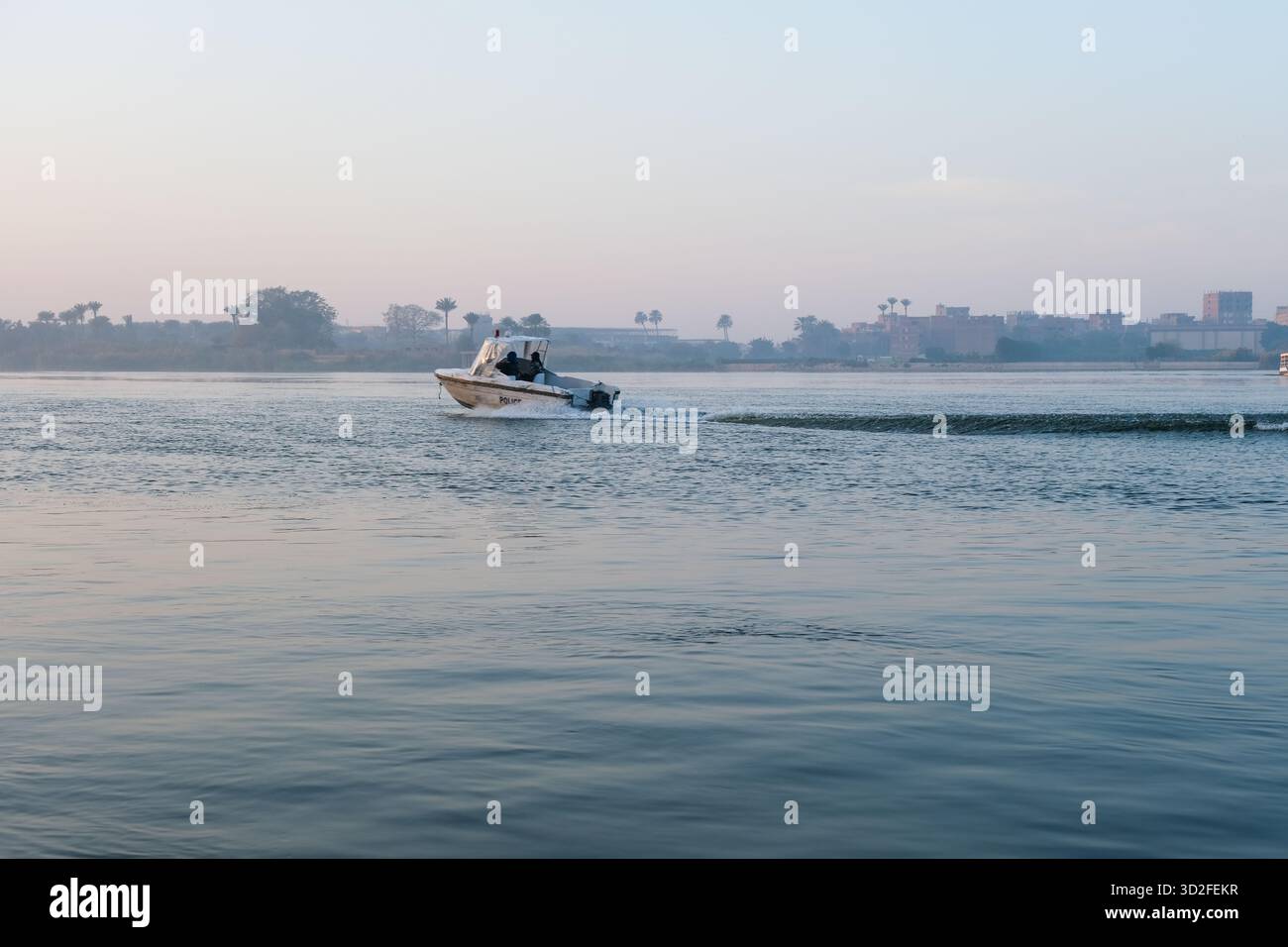 Nave della polizia egiziana, fiume Nilo, Cairo Foto Stock