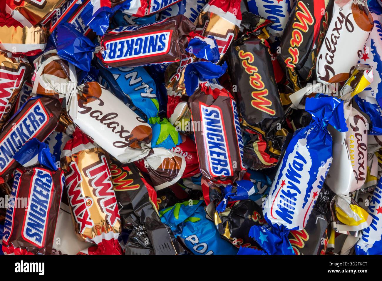 Una selezione di mini tavolette di cioccolato Celebrations realizzate da Marte. Foto Stock