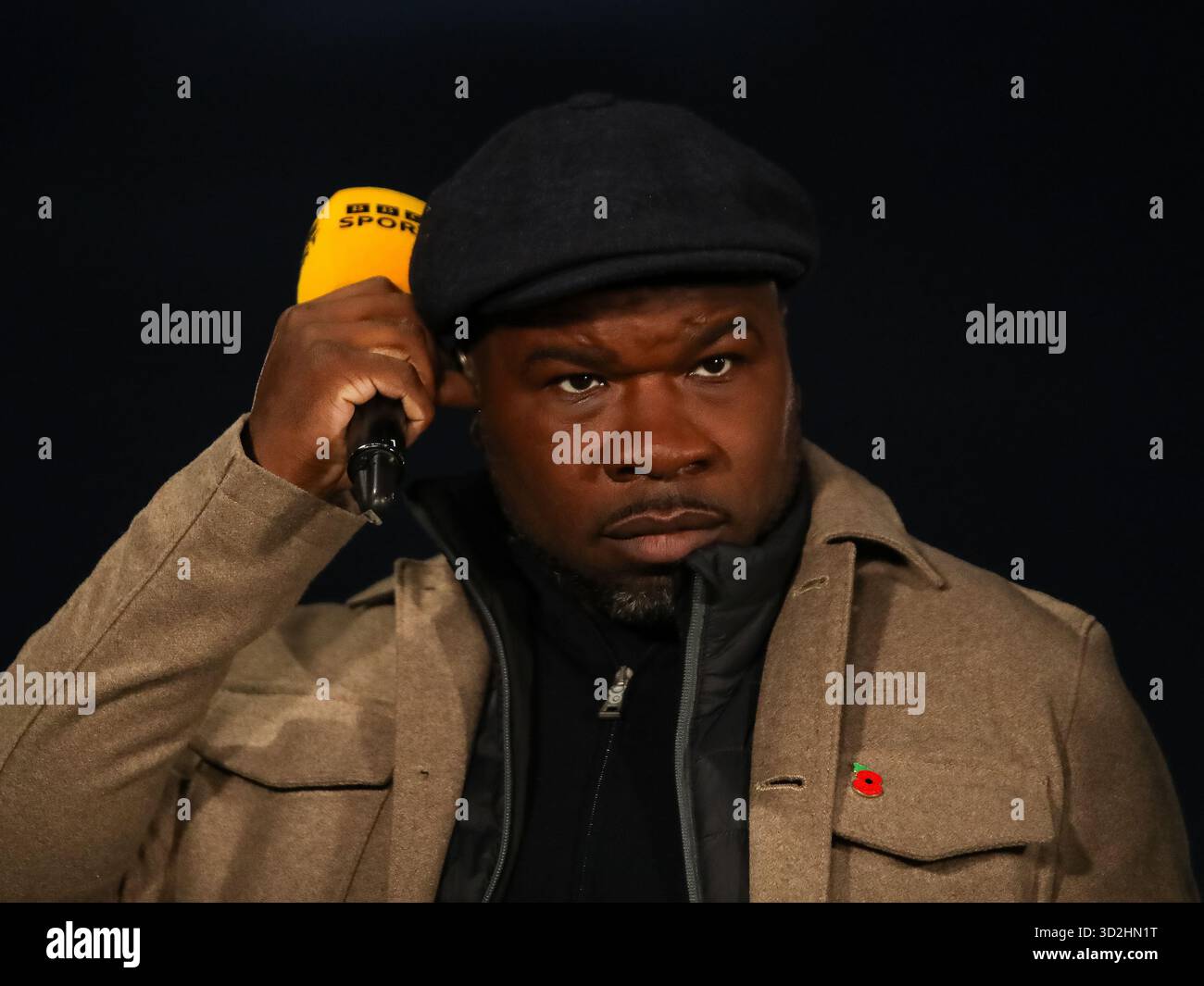 BRACKLEY, INGHILTERRA - 1 NOVEMBRE: Aaron McLean della BBC Sport prima della partita di fa Cup 1st Round tra Brackley Town e Notts County a St James Park, Brackley il 1 novembre 2025 a Brackley, Regno Unito. (Foto di Mitch Davidson/Brackley Town FC via Alamy Live News) Foto Stock