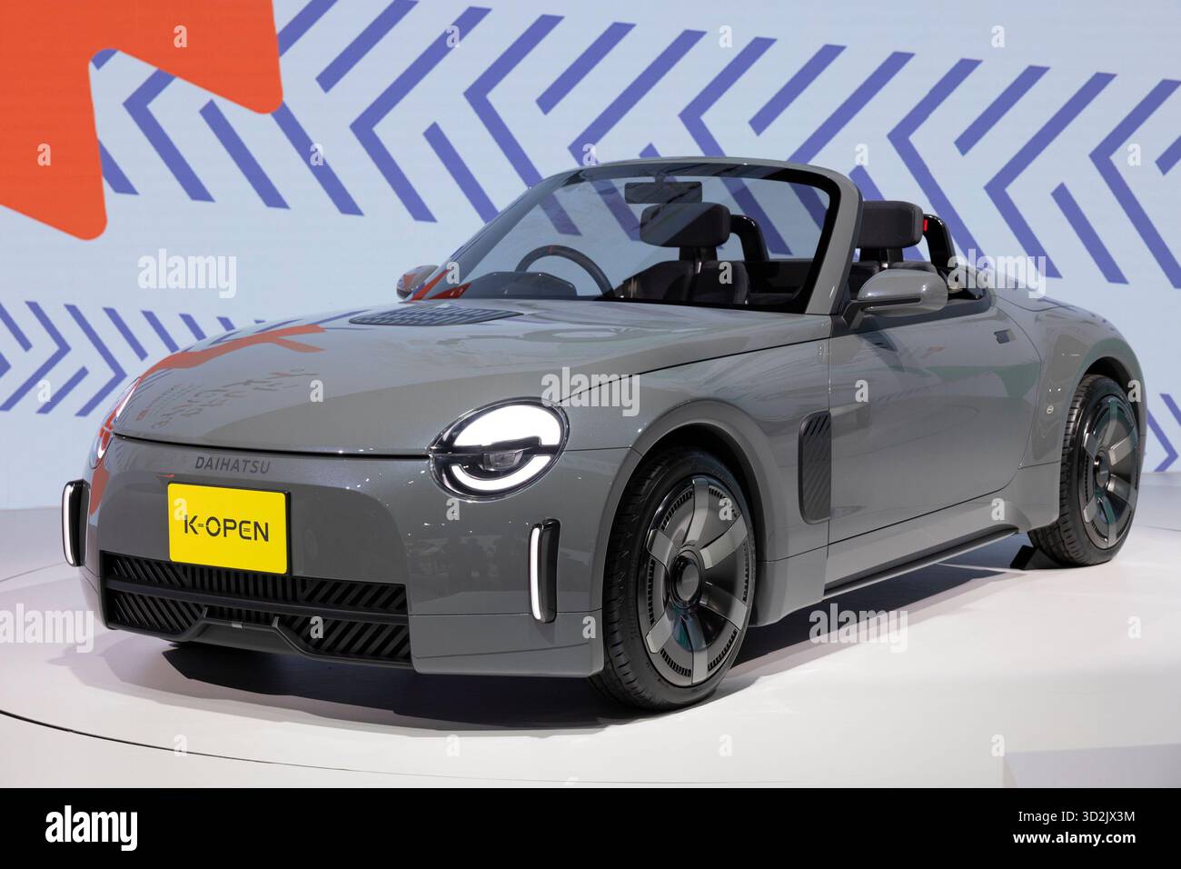 Daihatsu K-OPEN Running Prototype in mostra al Japan Mobility Show 2025. Tokyo, 30 ottobre 2025. Foto di Stanislav Kogiku/AFLO) Foto Stock